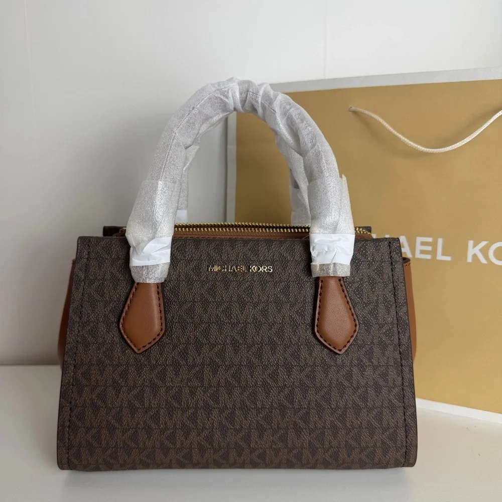 NWT Michael Kors Small Signature Logo Messenger - Picture 3 of 12